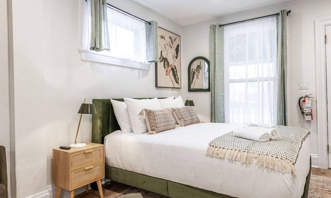 Stratford Apartamento | Plums Unit 4: Downtown - Queen