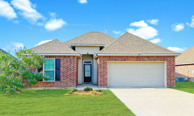 Lake Charles Casa | Plush Beds|High-Speed Wi-Fi| Workspace