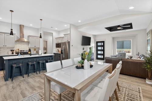 Lawrence Apartamento | Plush & Roomy - Perfect for All Ages near KU & KC Duplex