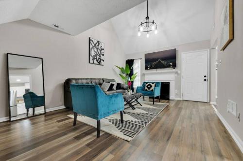 Riverdale Casa | Plush Two Bedroom Retreat. A Home Away From Home!