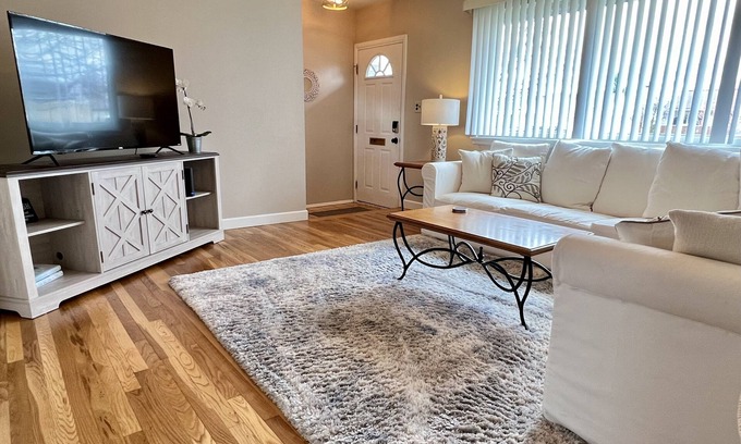 Plymouth Casa | Plymouth 3BD/1.5BTH Home Central to Detroit and Ann Arbor
