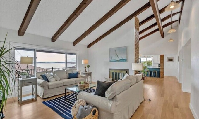 University Place Casa | PNW Chambers Bay Getaway
