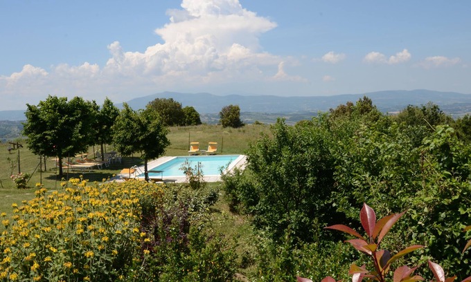 Po' Bandino Cabina | En una montaña sobre el Valle de Umbría y Toscana, Piscina Jacuzzi, Ping Pong...
