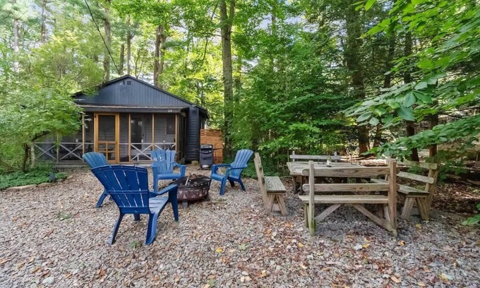 Pocono Pines Casa | Pocono Cabin | Firepit | BBQ | Pet Friendly