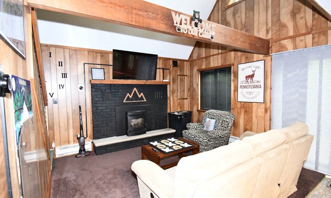 Bushkill Cabina | Pocono Cabin w/ Jacuzzi, W&D, and Indoor Pools