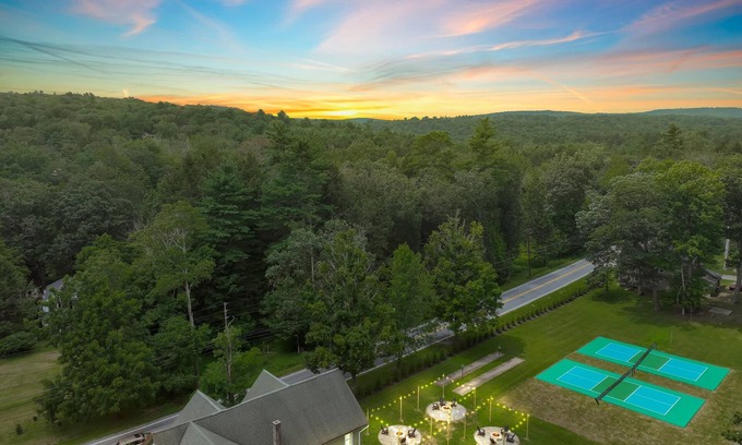 Canadensis Apartamento | Pocono Charmer | Firepits | Pickleball | Pets Okay