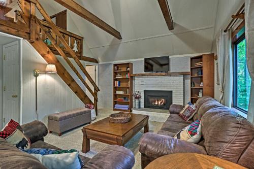 Pocono Lake Casa | Pocono Lake House Near Skiing and Kalahari Resort!
