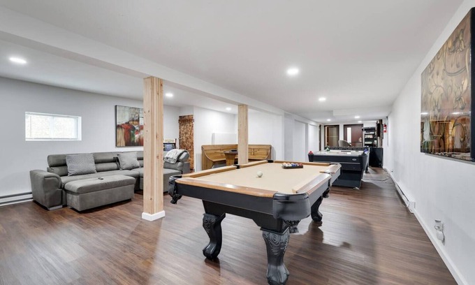 Cresco Casa | Pocono Mountains, Hidden-Gem, Hottub, GameRoom, Firepit, Min to all Attractions
