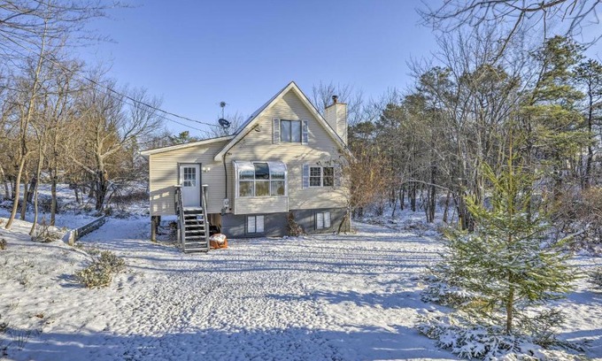 Long Pond Casa | Pocono Mountains Home with Deck, Grill and Fireplace!
