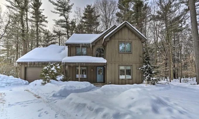 Pocono Pines Casa | Pocono Mountains Lake Naomi - Pocono Pines, PA renovated luxury design house