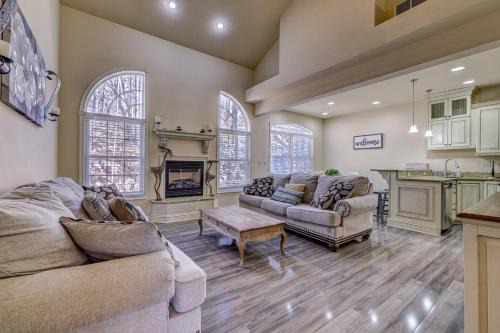 Lake Harmony Casa | Pocono Retreat -1 Mile To Lake And Skiing!