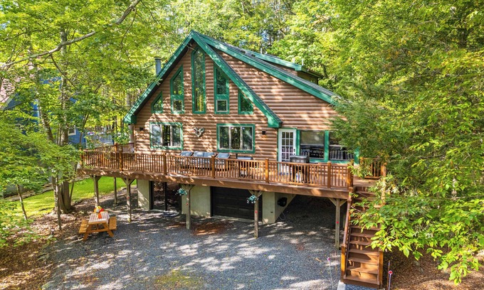 Lake Ariel Casa | Pocono's Resort | Fire Pit, Jacuzzi, Winter Sports Amenities