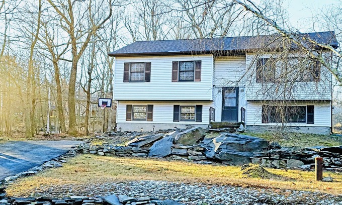 Pocono Mountain Lake Casa | ** Encantador refugio con patio cerrado de 4 estaciones romántico que ofrece vistas increíbles **
