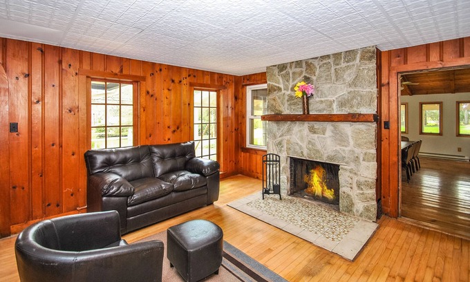 Canadensis Casa | 100% Legal Pocono 8Bed / 8. 5Bath La Chateau w / Grand Leisure