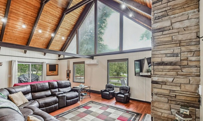 Tobyhanna Casa | Poconos Chalet Newly Renovated, Great Location 4 Bedroom Home by RedAwning