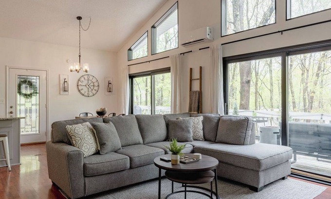 Bushkill Casa | Poconos Chatham Continental - Deck & Fire Pit
