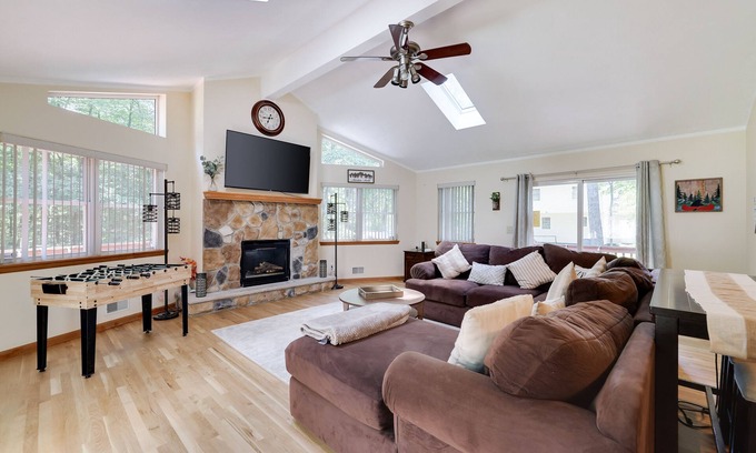 Bushkill Casa | Poconos House - 4BR house in Saw Creek, Bushkill