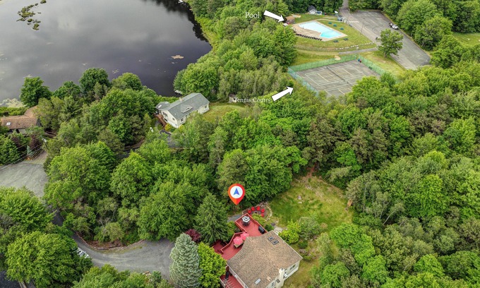 Long Pond Villa | Poconos Retreat Near pools, Lakes,Water parks,Casino and all shoppings,Game room