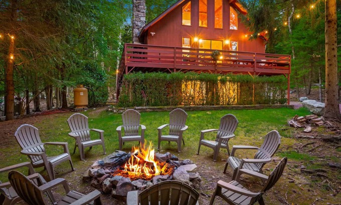 Lake Harmony Estates Casa | Dog-Friendly Speakeasy mins 2 Beach&Ski w/ Hot Tub