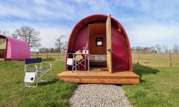 Saint Asaph Cabaña | POD 1, pet friendly, country holiday cottage in St Asaph