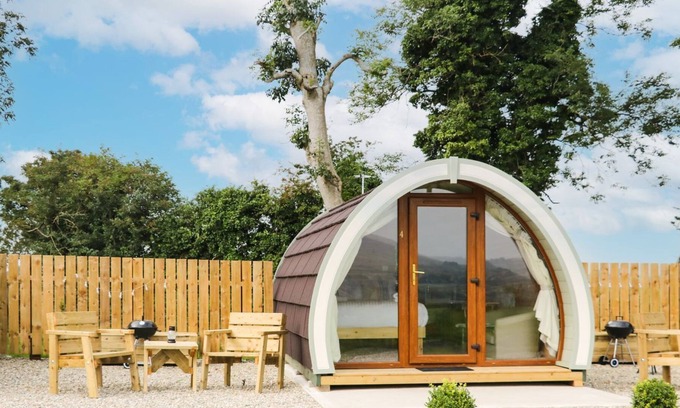 Armoy Cabaña | POD 4, romantic, with a garden in Ballycastle