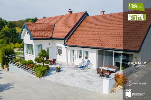 Ormoz Casa | POD OREHI - Hiša na podeželju - RAZPRŠENI HOTEL Jeruzalem Slovenija