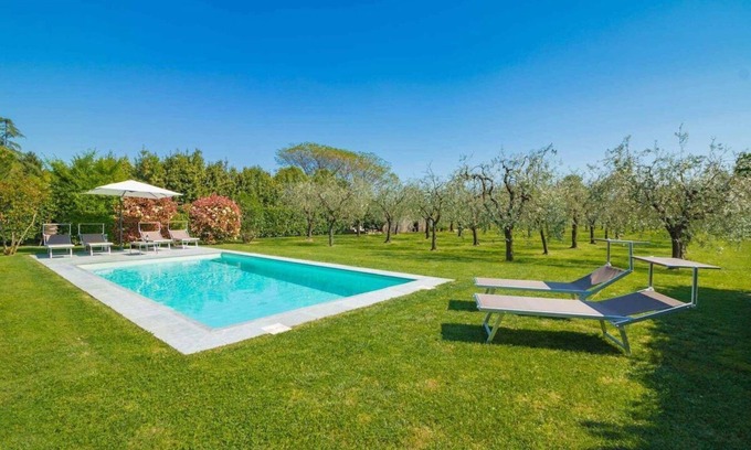 Lucca Casa | Podere Santa Villa con piscina privada. WiFi. Zona de Lucca
