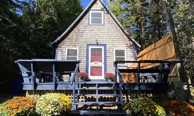 Manset Cabina | Poet's Cabin - Year-round Acadia A-Frame Getaway