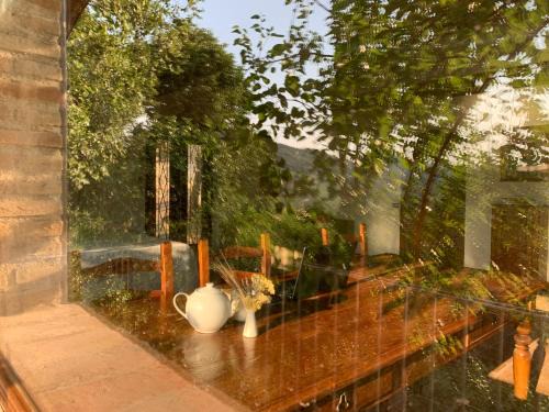 Urbino Casa | Poetic glass house in the countryside