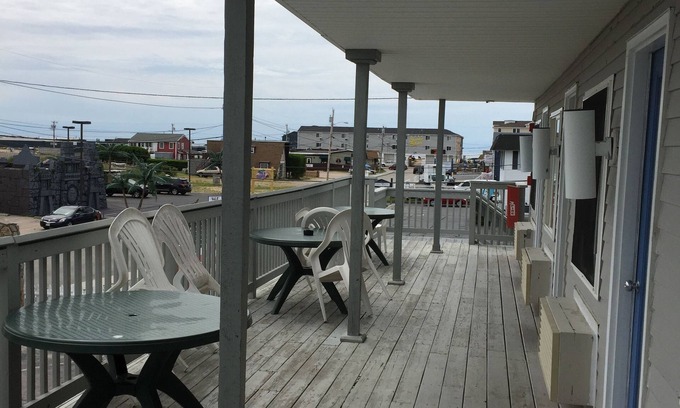 Misquamicut Hotel | Point 1 Motel