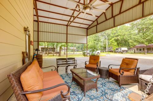 Pointblank Casa | Point Blank Vacation Rental with Large Patio!