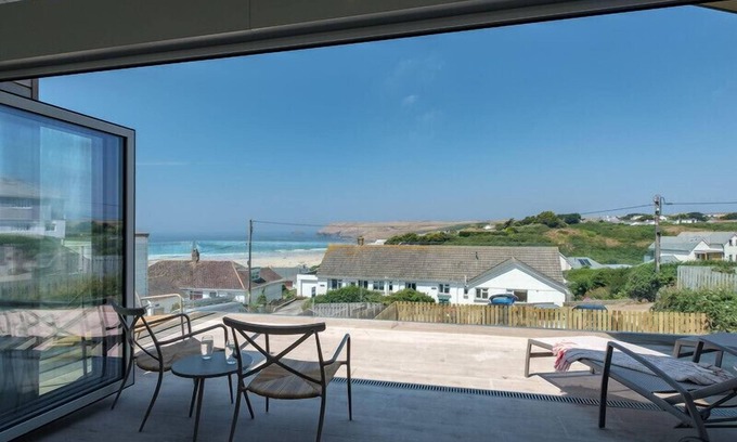Polzeath Cabaña | POINT BREAK, family friendly, with open fire in Polzeath