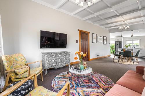 Point Chevalier Villa | Point Chevalier Life