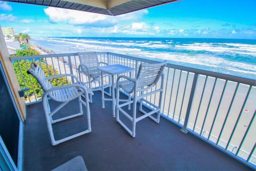 Point East Casa | Point East 301
