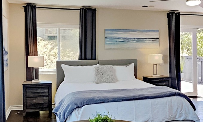 Point Loma Heights Casa | Point Loma 2nd Floor Guest House with view Near Beaches