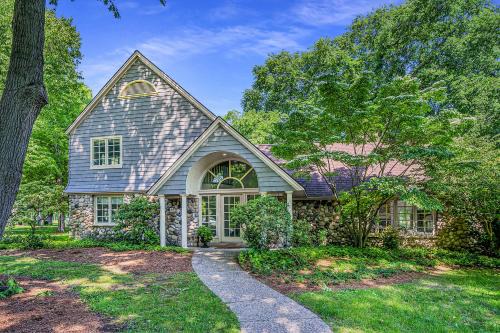 Benton Harbor Casa | Point O' Woods