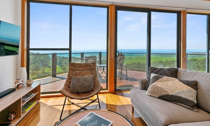 Apollo Bay Villa | Point of View Villa 4 of 5 - Couples Retreat