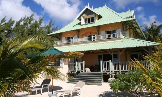 Pointe D'esny Villa | Pointe D Esny espaciosa villa frente al mar