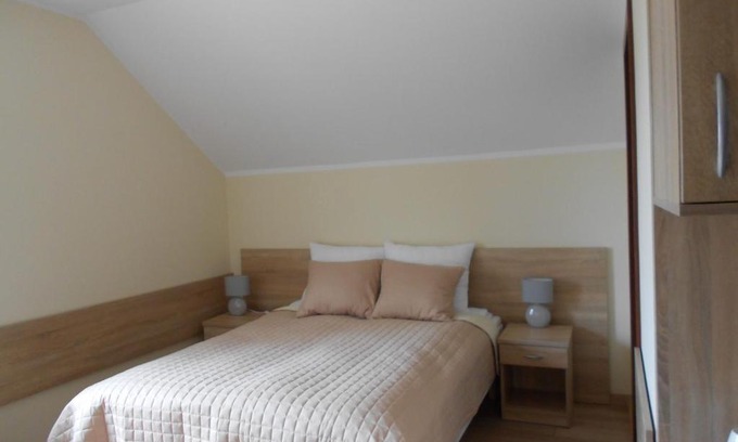 Rusinowo Casa | Pokój dwuosobowy nr 3 z prywatną łazienką L. Wójtowicz