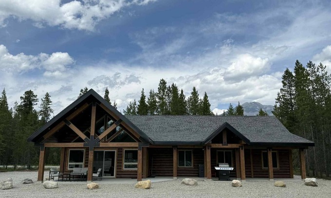 Valemount Casa | Polar Den Cabin