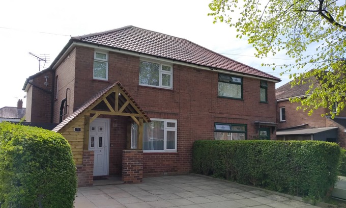 Crewe Casa | ✨Polaris House 🏠 - sleeps 6, driveway, garden