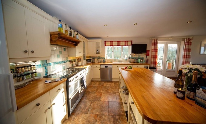 Trevone Casa | Polcarrek contemporary holiday home with parking and garden. Balcony with rural views