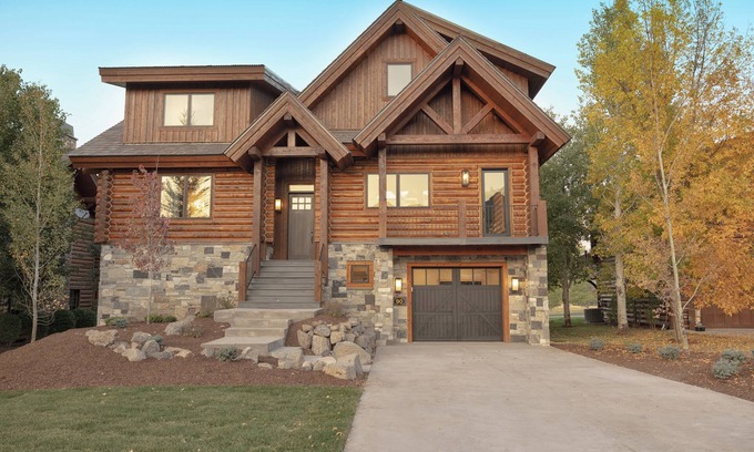 Victor Casa | Pole Canyon Cabin. 5 bedroom Mountain Modern Luxury Cabin In Victor ID!