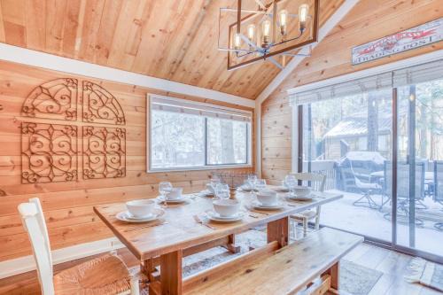 Overlook Park Casa | Pole House 15 - Meredith Lodging