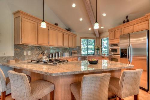 Overlook Park Casa | Pole House - Unit 1