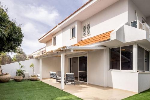 Netanya Villa | Poleg Serenity Villa with Shelter by Sea N' Rent