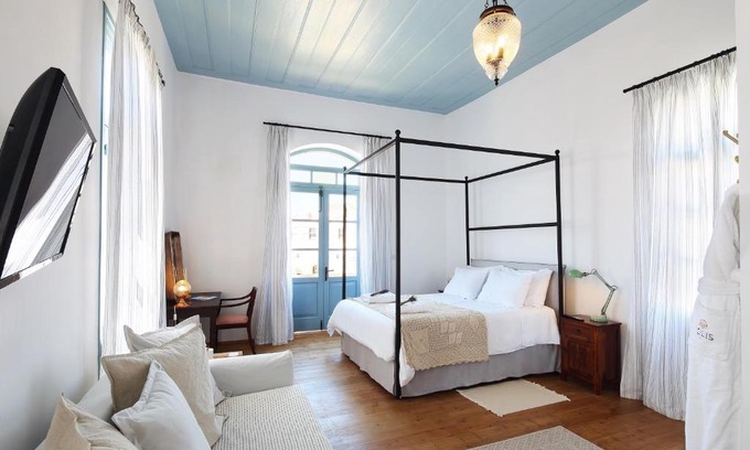 Polis Cama Y Desayuno | Polis 1907 by Louis Hotels