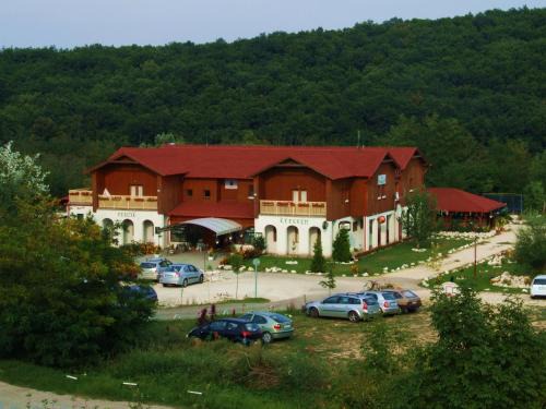 Csolnok Cama Y Desayuno | Pollushof Panzió és Étterem