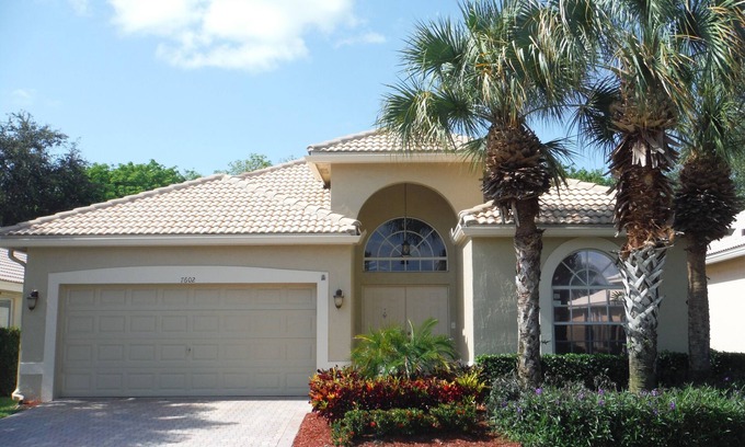 Polo Trace Casa | 7602 Charing Cross Lane, Delray Beach, 3/2, cerrada, piscina privada, WIFI, NETFLIX
