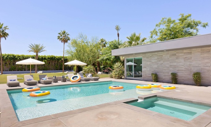 Indio Cabaña | Polo Villa 10 by Avantstay Backyard Oasis w/ Putting Green 260320 6 Bedrooms